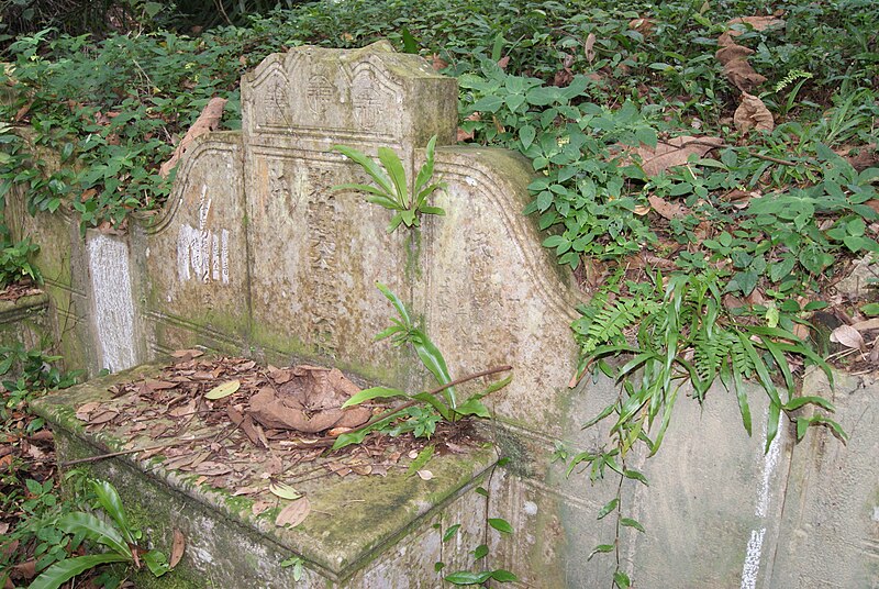 File:Double grave in Bukit Brown Cemetery, Singapore - 20110326-02a.JPG