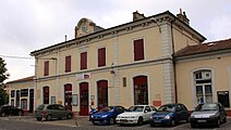 Bahnhof von Draguignan, der sich offiziell auch nach der Stilllegung des Streckenabschnitts Les Arcs – Draguignan noch so nennt.