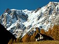 Monte Rosina 2400 m visok vzhodni obraz, kot je viden iz zgornjega konca Valle Anzasca (Piemont)