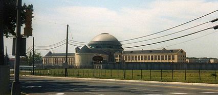 http://upload.wikimedia.org/wikipedia/commons/thumb/e/e4/EastJerseyStatePrison.jpg/426px-EastJerseyStatePrison.jpg
