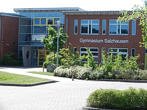 Eingang des Gymnasiums Salzhausen.jpg