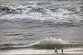 Día de olas grandes en la playa El Silencio, pre pandemia