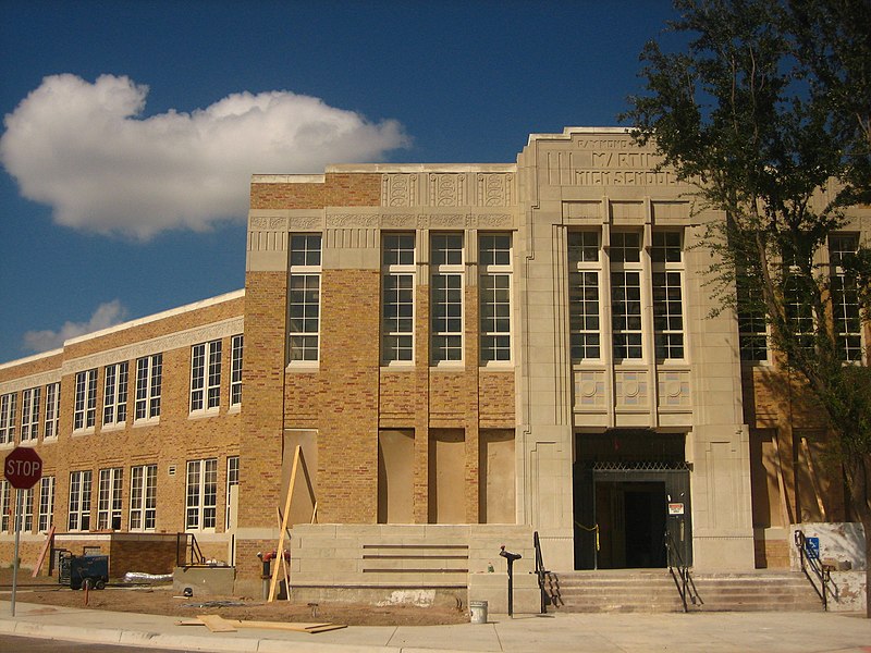 File:Entrance to Martin High School, Laredo, TX IMG 1932.JPG
