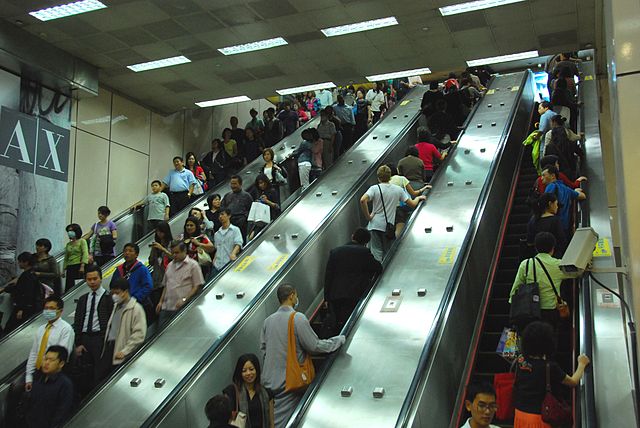 Escalators connecting Brown Line and Blue Line