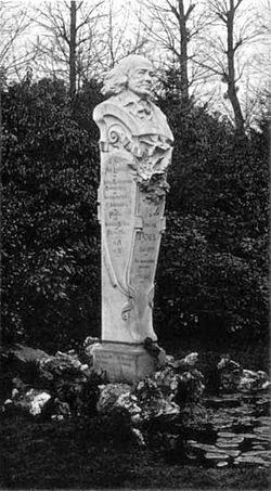 Busta Eugèna Noëla v rouenské botanické zahradě
