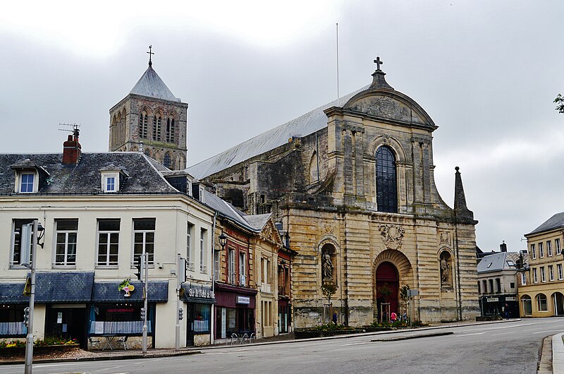 File:Fécamp Abbatiale de la Trinité Fassade 1.jpg