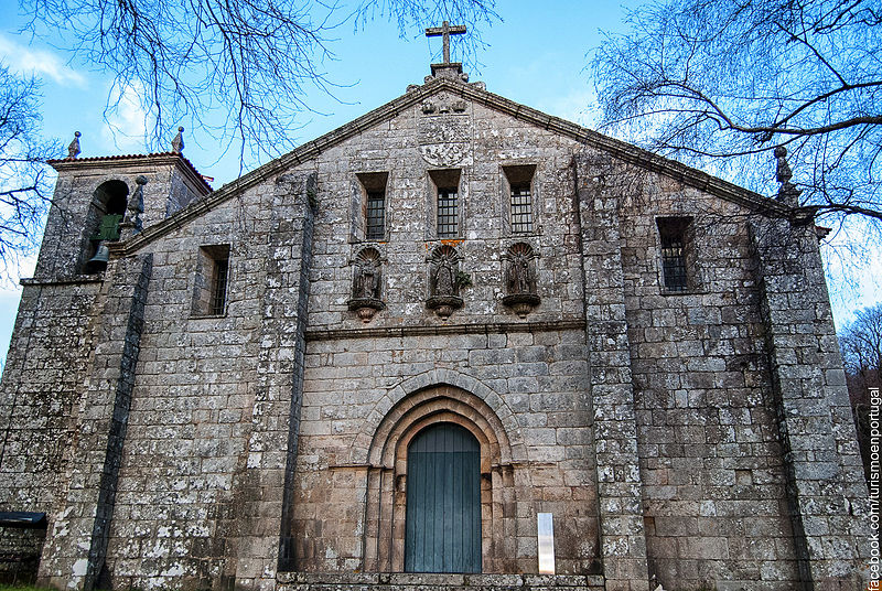 File:Fachada iglesia de Fiaes Melgaço.jpg