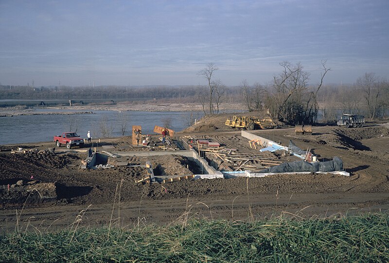 File:Falls of the Ohio interpretive center under construction Clarksville Indiana USA Ohio River mile 605 December 1992 file 92L017.jpg