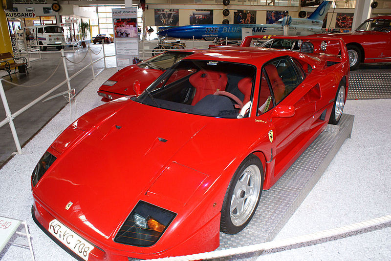 File:Ferrari F40 1989 LSideFront SATM 05June2013 (14414060909).jpg