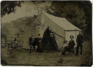 Studio tent of ferrotypist J. Q. Galusha, 12,7 x 17,7 cm, USA, c. 1880-1900 Ferrotypie-tent van de fotograaf, RP-F-2009-99.jpg