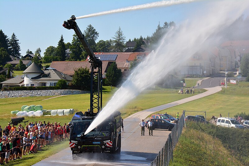 File:Feuerwehr-Jugendcamp 2017 - Tag 1 (36030471276).jpg