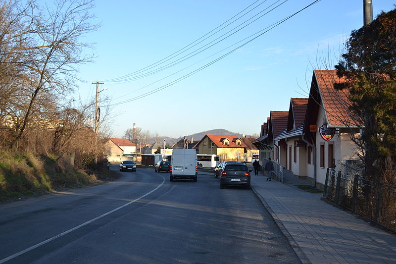 File:Fiľakovo - ulica SNP.jpg