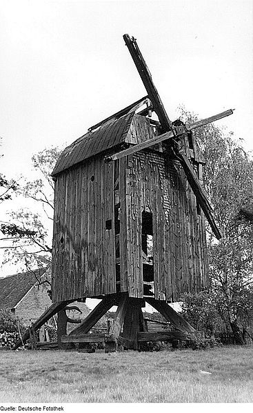 File:Fotothek df rp-a 0400012 Birkholz (Kreis Stendal). Bockmühle, ruinös.jpg