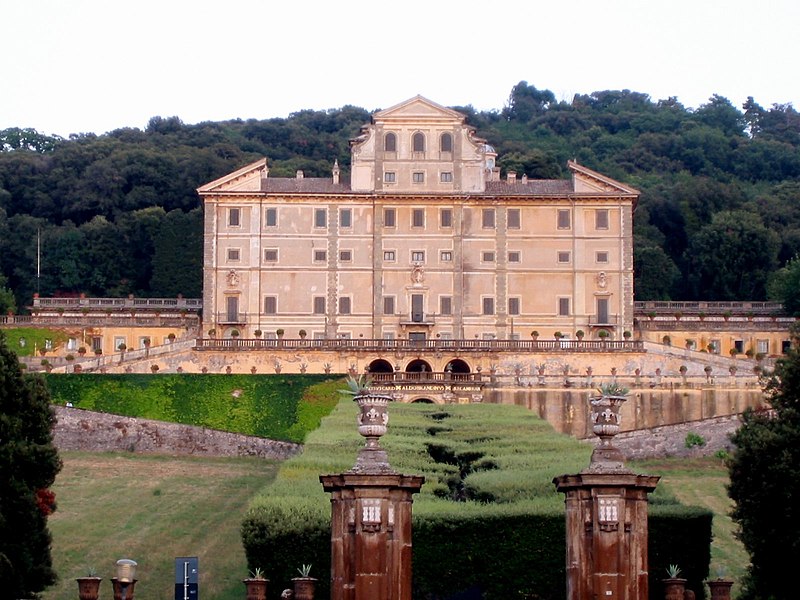 File:Frascati-villaaldobrandini01.jpg