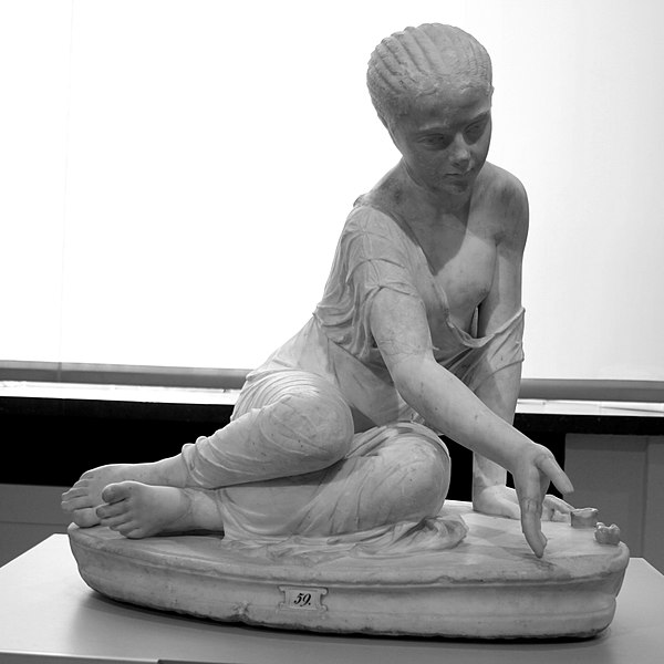 File:Girl Playing Astragaloi - Altes Museum - Berlin - Germany 2017 (bw).jpg