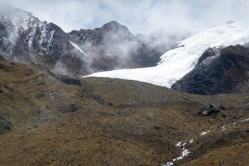 File:Glacier Huaytapallana-4.jpg