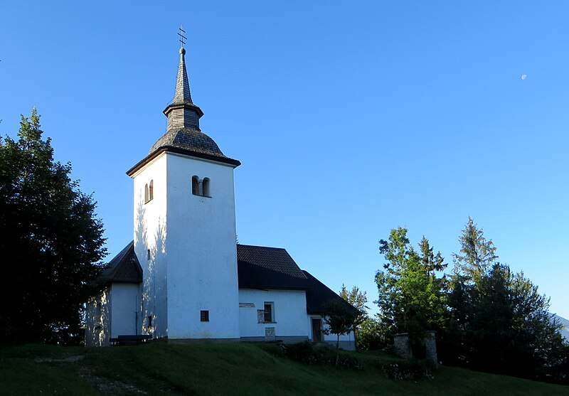 File:Golica Zelezniki Slovenia - church 2.jpg