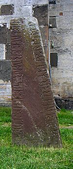 Granavollen rune stone 2.jpg