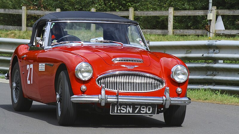 File:Gurston Down Speed Hillclimb 08 09 13 (9710275684).jpg