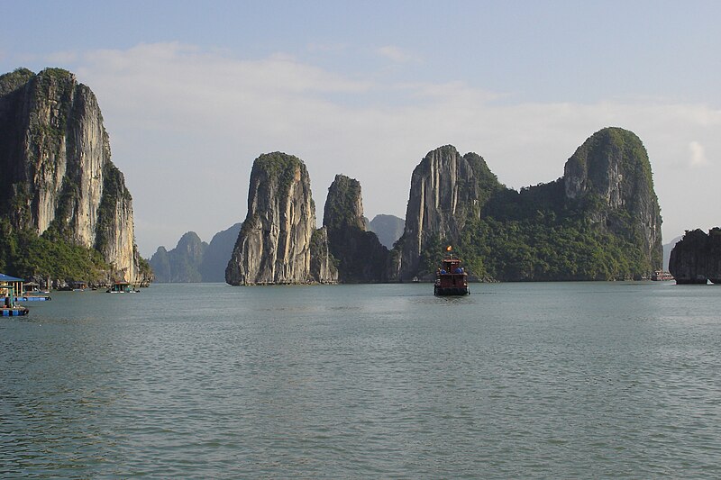 File:Ha Long Bay.jpg