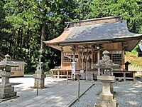 夏の熱日高彦神社拝殿