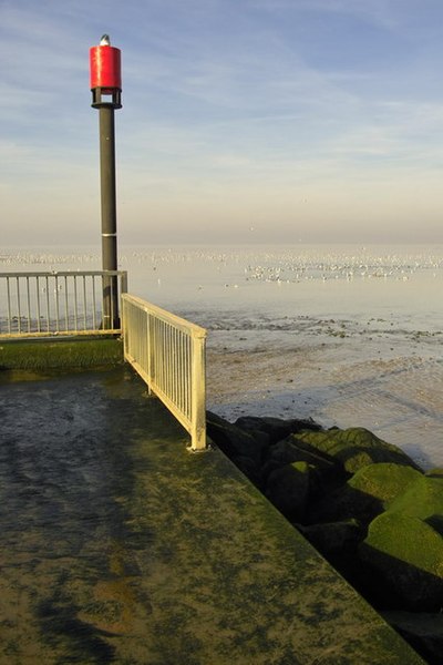 File:Heacham Beach - geograph.org.uk - 659963.jpg