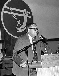 Heikki Haavisto osuusmeijerin tuottajien kekrijuhlassa Nurmeksen Mikonniemellä vuonna 1987.