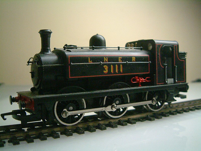 File:Hornby 00 scale model of a Stirling GNR Class J13 (LNER Class J52).jpg