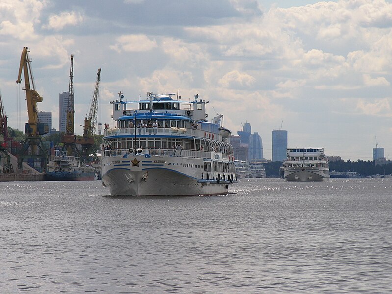 File:I.A. Krylov on Khimki Reservoir 23-jul-2012 01.JPG