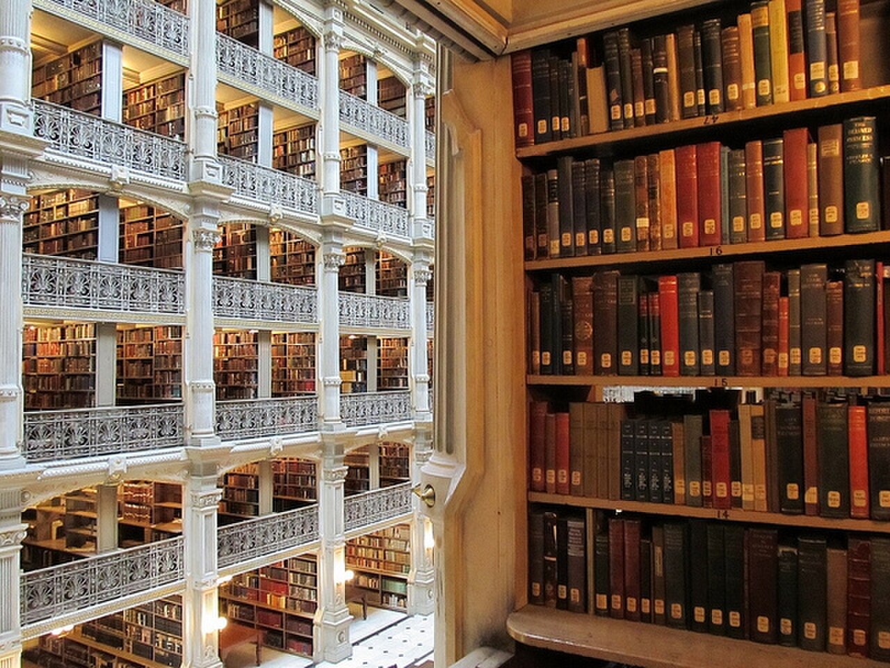 Открытый мир библиотеки. Библиотека Джорджа Пибоди. Библиотека Джорджа Пибоди, Балтимор, США. Библиокеи Джоджа пиоди. Библиотека имени Джорджа Пибоди, Балтимор, штат Мэриленд.