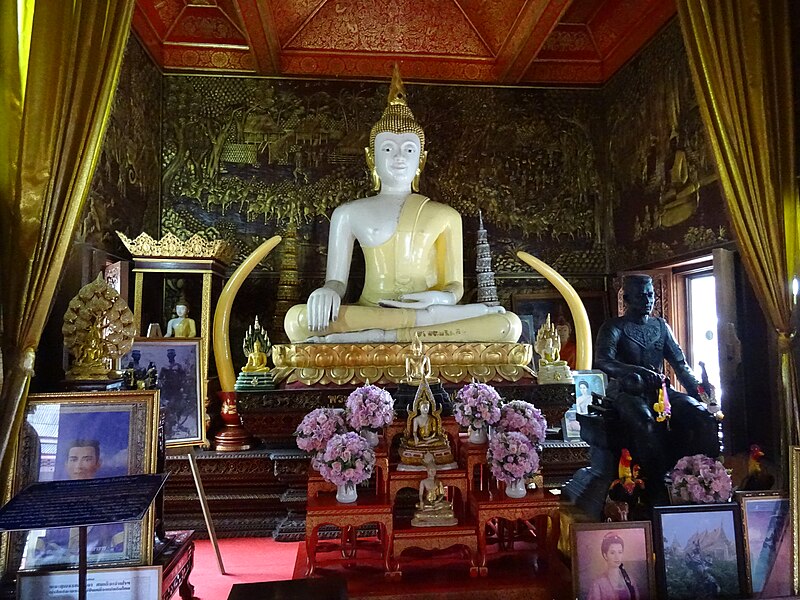 File:Interior of the dhamma hall of Wat Buppharam 3.jpg