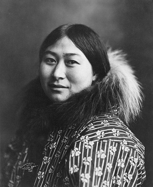 Fasciculus:Inuit Woman 1907 Crisco edit.jpg