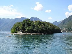 L'Isola Comacina vista dal Lago