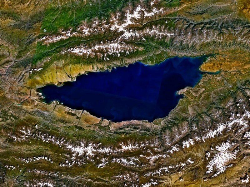 File:Issyk Kul.jpg