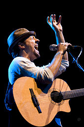 Jason Mraz während eines Konzerts im Praça de Touros do Campo Pequeno in Lissabon (2008)
