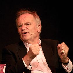 Jeffrey Archer Oslon kirjamessuilla vuonna 2012.