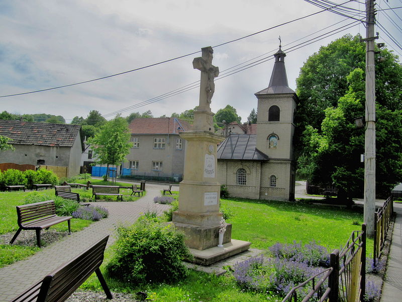 File:Jestřabí (ZL), kříž.jpg