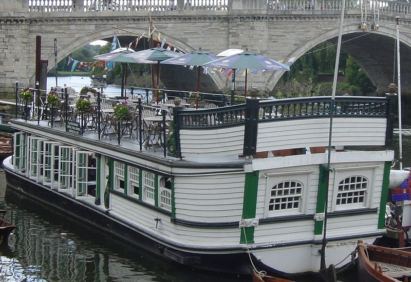 File:Jesus College barge.jpg