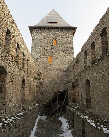 Castle 9. Замок Кашперк Чехия. Замок Карлсберг. Чешский замок 13 века. Замок 13 - 14 века в Чехии.