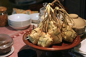 Ketupat yang dihidangkan pada Hari Raya Aidilfitri.