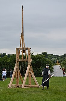 Russian reconstruction of a mangonel (traction trebuchet), 2013 Kolomenskoe2013TAE Trebuchet.jpg