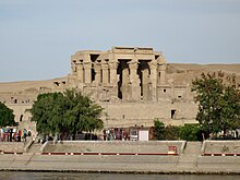 המקדש הכפול של קום אומבו, מבט מכיוון הנילוס