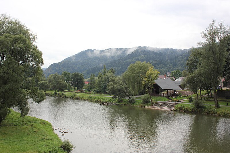 File:Kroscienko nD Dunajec 4.jpg