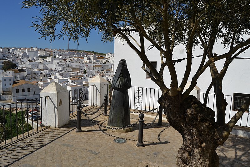 File:La Cobijada y el monumento a la mujer vejeriega (33085324551).jpg