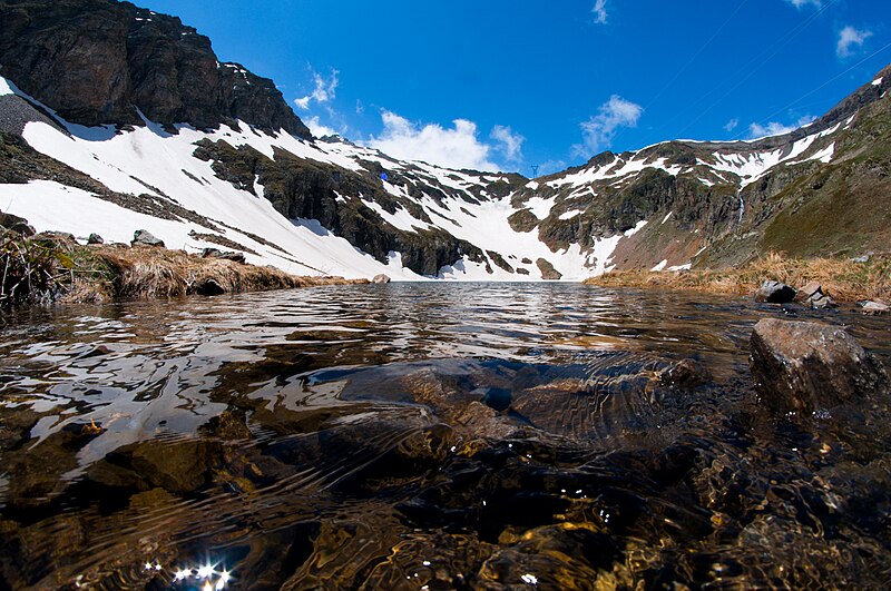 File:Lac de Plan Vianney - Massif des Ecrins.jpg