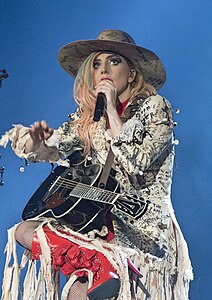 Lady Gaga performing Joanne, 2017-09-06 2 (v2, cropped).jpg