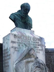 Monumento a Le Goffic en su pueblo natal de Lannion