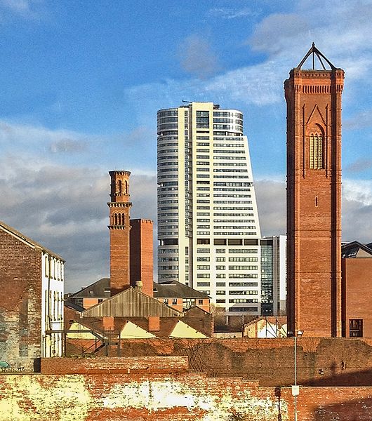 File:Leeds, through the window of a stationary train (Taken by Flickr user 31st January 2015) (cropped).jpg