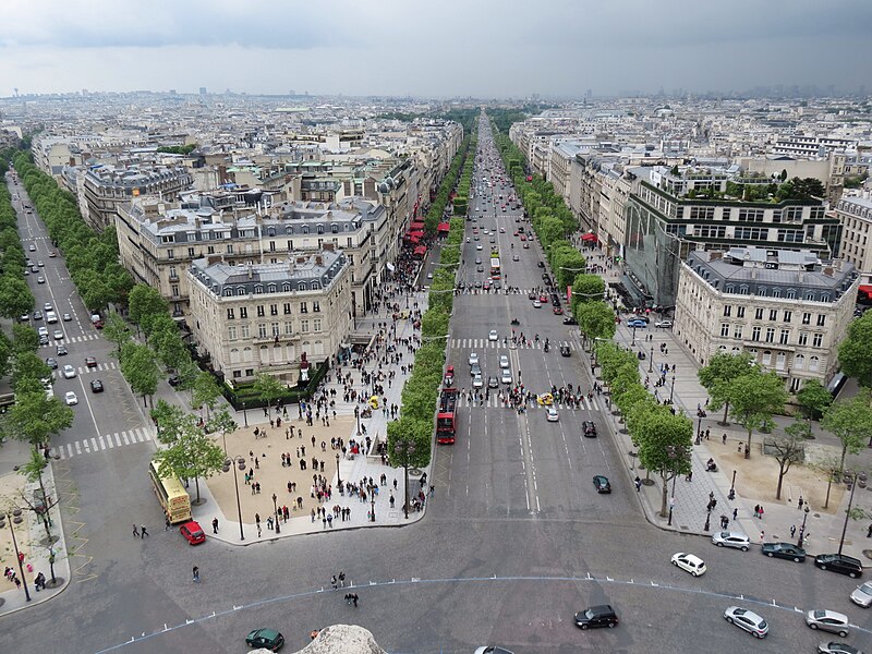 File:Les Champs-Élysées depuis l'Arc de Triomphe, Paris (8754835944).jpg