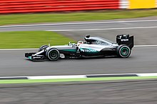 Photo vue de gauche de la Mercedes F1 W07 de Hamilton à Silverstone